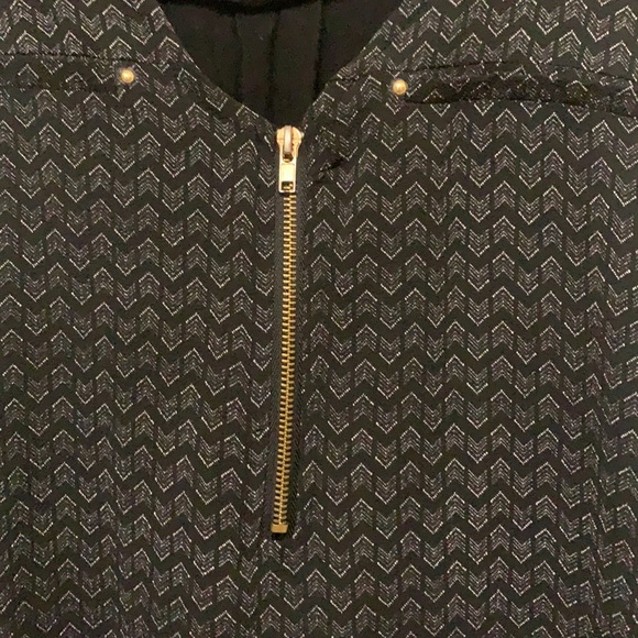 Black tank top with arrows - Picture 2 of 9